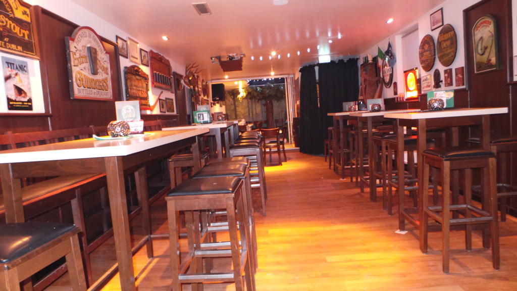 Rhoenblick Landhotel - Restaurant - Countrypub Petersberg  Bagian luar foto