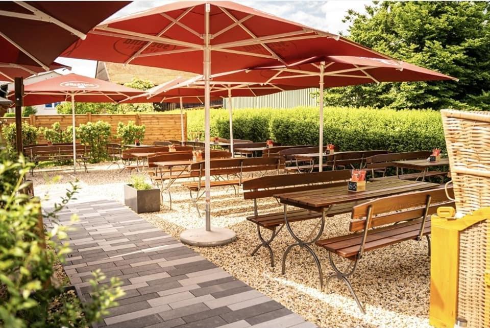 Rhoenblick Landhotel - Restaurant - Countrypub Petersberg  Bagian luar foto