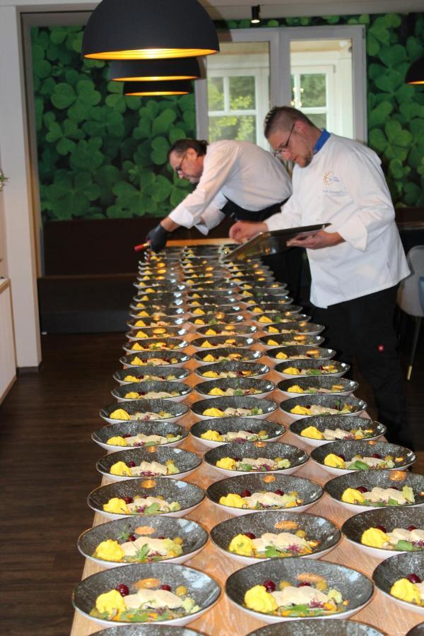 Rhoenblick Landhotel - Restaurant - Countrypub Petersberg  Bagian luar foto