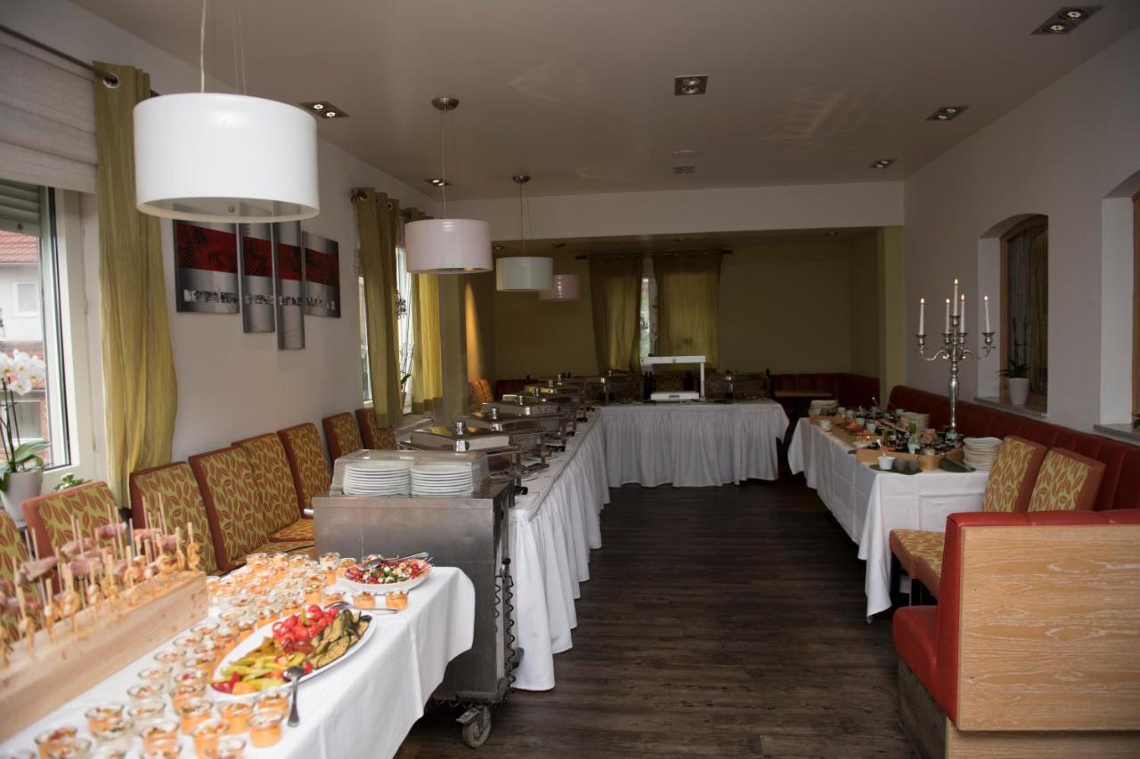 Rhoenblick Landhotel - Restaurant - Countrypub Petersberg  Bagian luar foto
